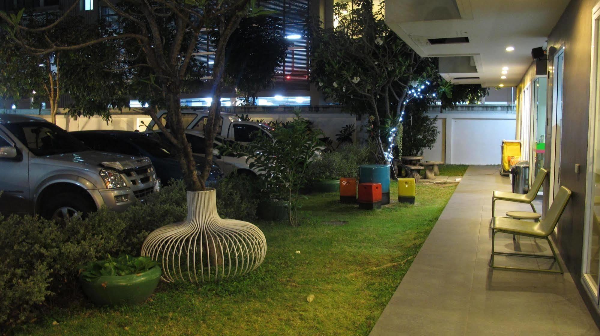 U431 Chaengwattana Hotel Nonthaburi Bagian luar foto