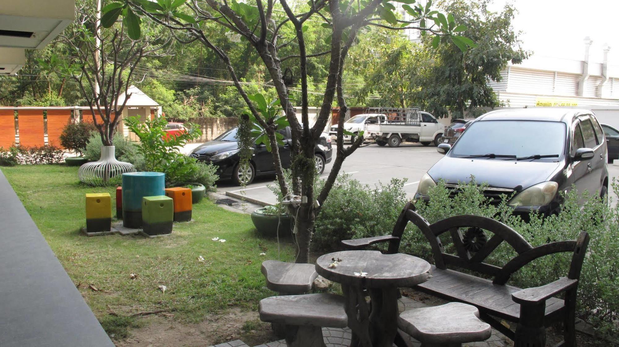 U431 Chaengwattana Hotel Nonthaburi Bagian luar foto